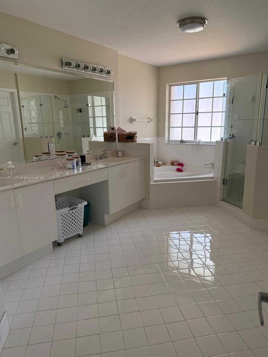 Small Image of 11218 NORTH WEST 73RD TER, Doral Number 16