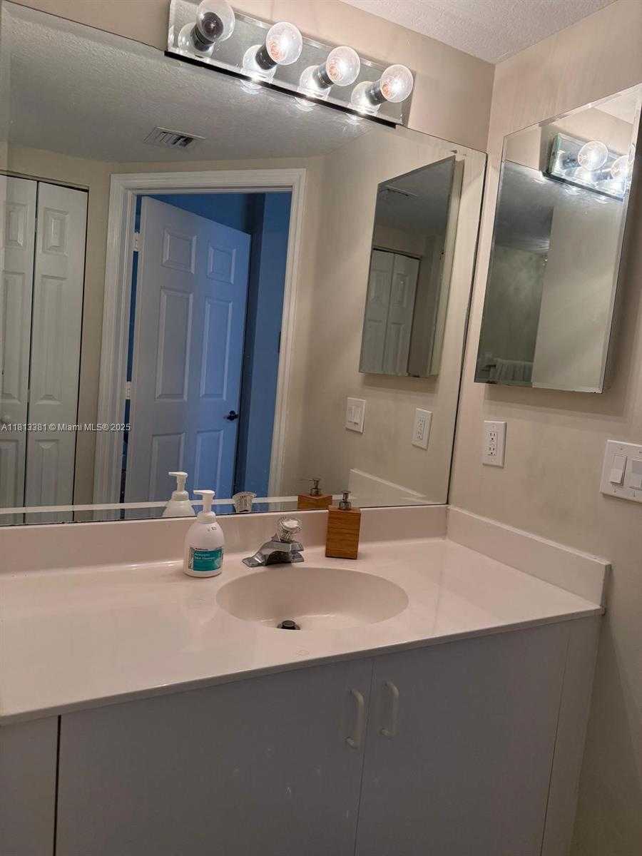 Small Image of 11218 NORTH WEST 73RD TER, Doral Number 18