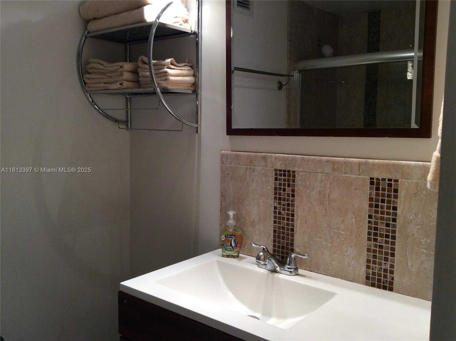Small Image of 100 LINCOLN RD #1214, Miami Beach Number 4