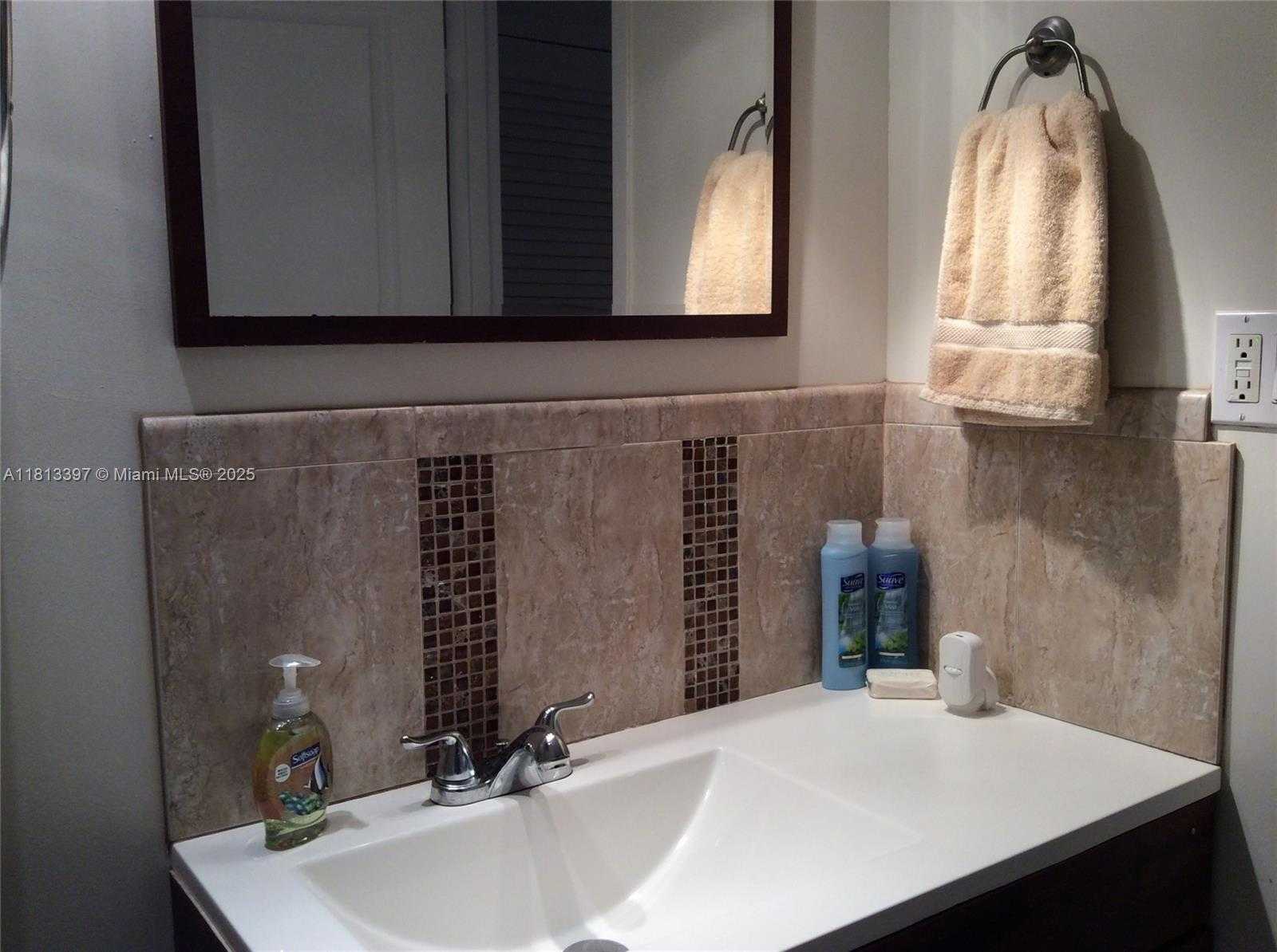 Small Image of 100 LINCOLN RD #1214, Miami Beach Number 5
