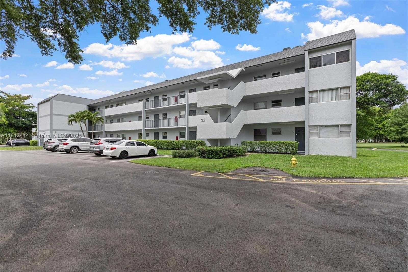 Small Image of 8421 LAGOS DE CAMPO BLVD #306T, Tamarac Number 16