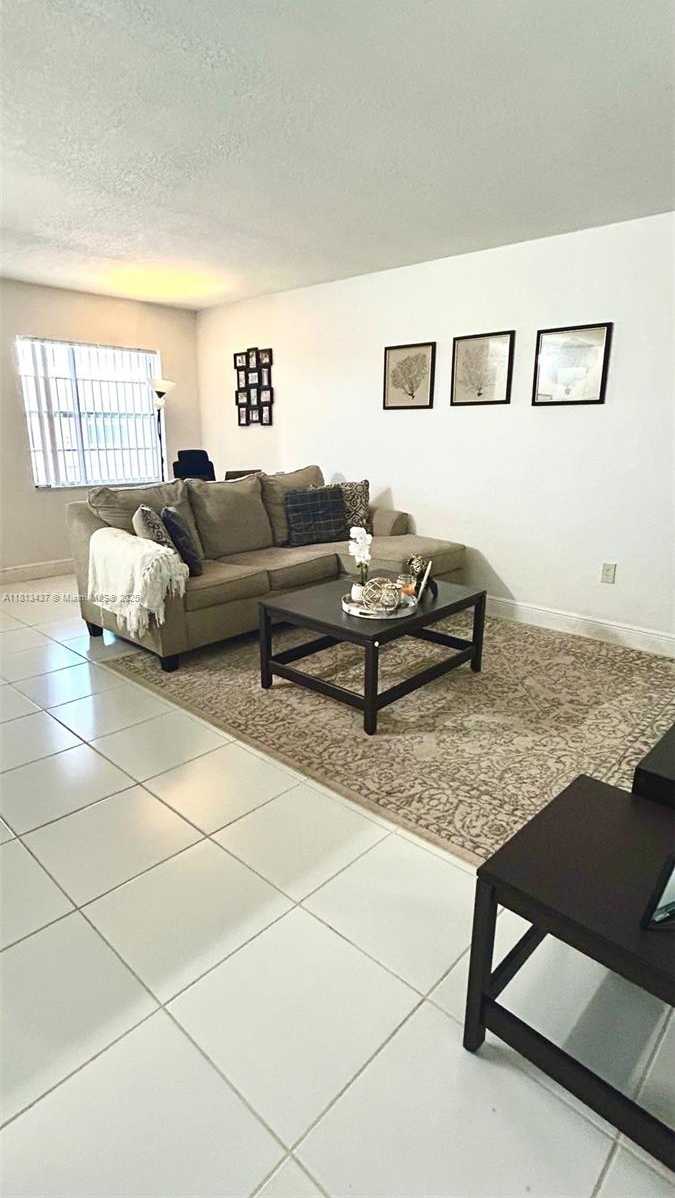 Small Image of Hollywood Number 3
