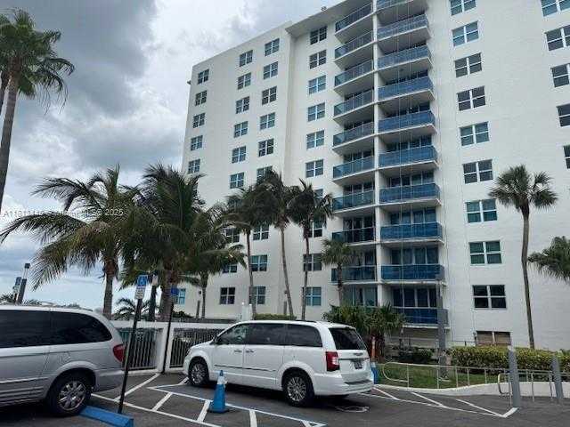 Small Image of 7501 EAST TREASURE DR #2G, North Bay Village Number 2