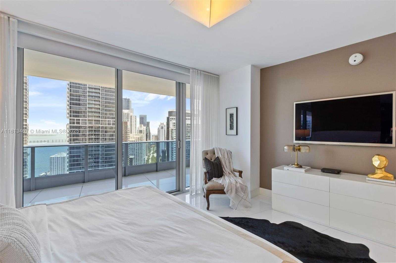 Small Image of 200 BISCAYNE BOULEVARD WAY #3904, Miami Number 10