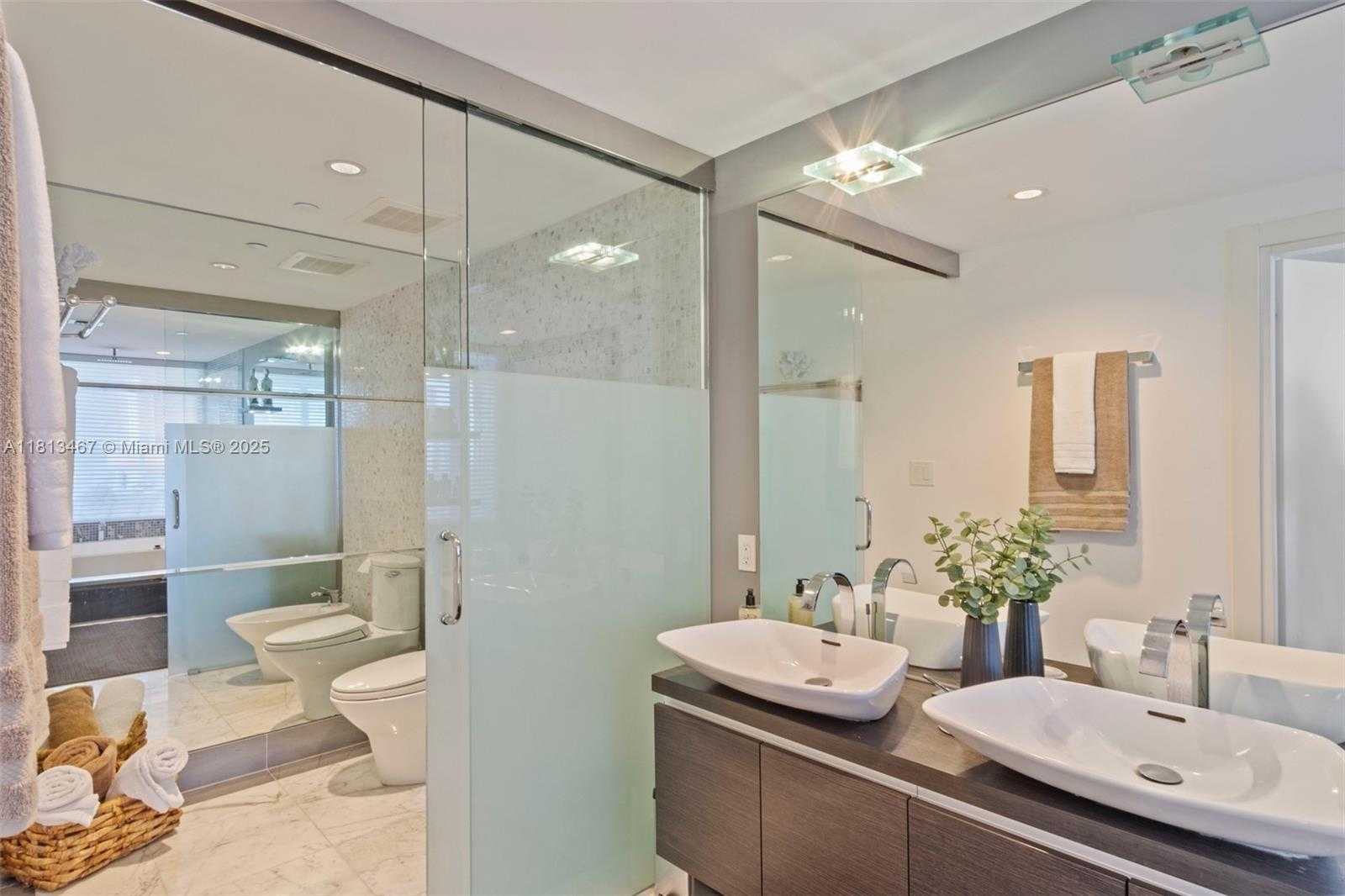 Small Image of 200 BISCAYNE BOULEVARD WAY #3904, Miami Number 12