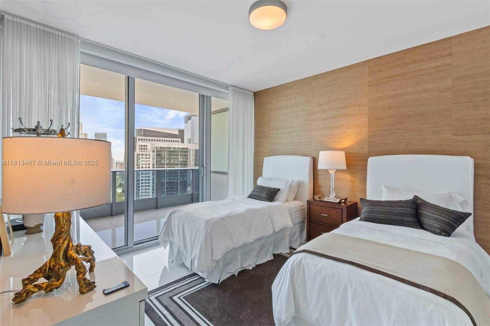 Small Image of 200 BISCAYNE BOULEVARD WAY #3904, Miami Number 18