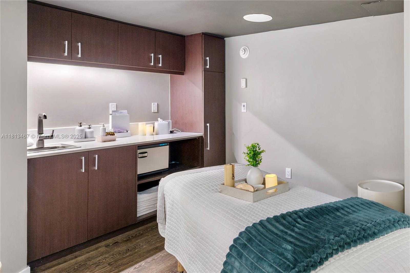 Small Image of 200 BISCAYNE BOULEVARD WAY #3904, Miami Number 36