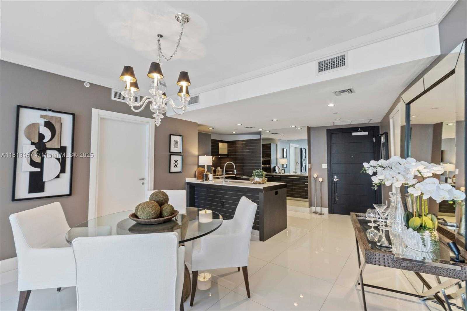 Small Image of 200 BISCAYNE BOULEVARD WAY #3904, Miami Number 4
