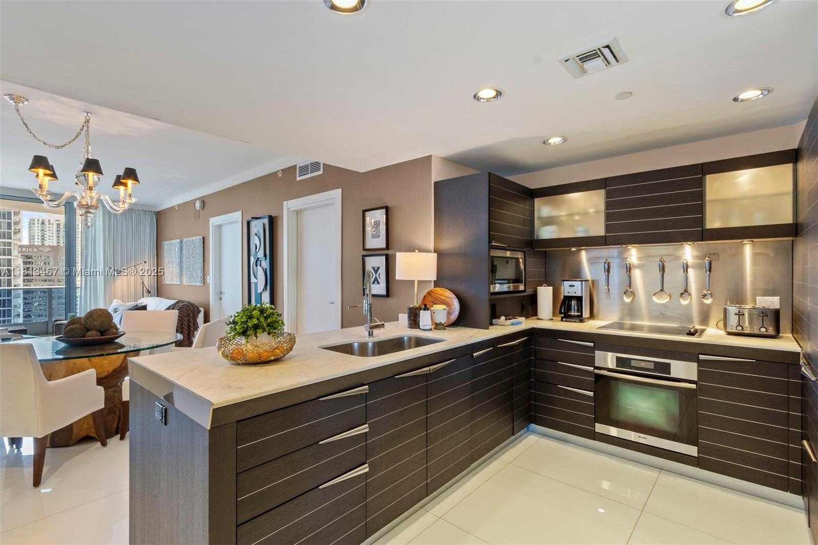 Small Image of 200 BISCAYNE BOULEVARD WAY #3904, Miami Number 5