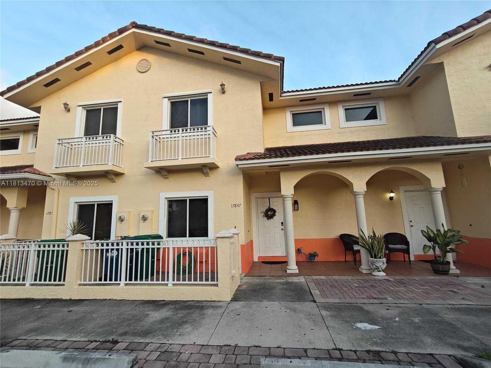 Small Image of 17847 NORTH WEST 74TH PATH, Hialeah Number 4