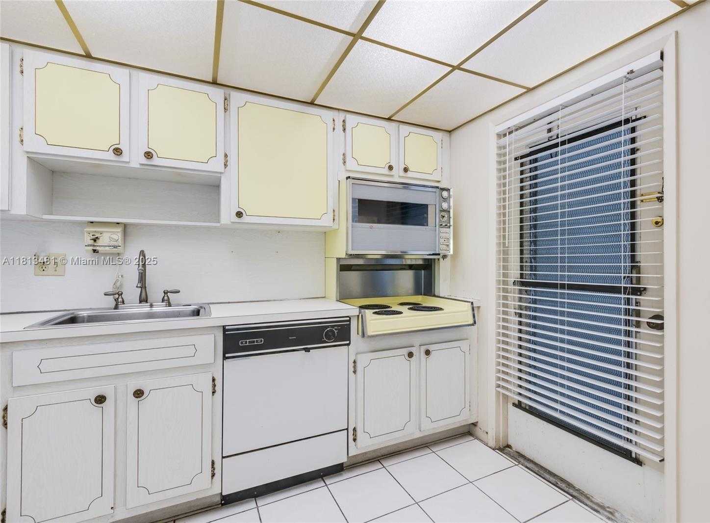 Small Image of 1000 HILLCREST CT #212, Hollywood Number 3