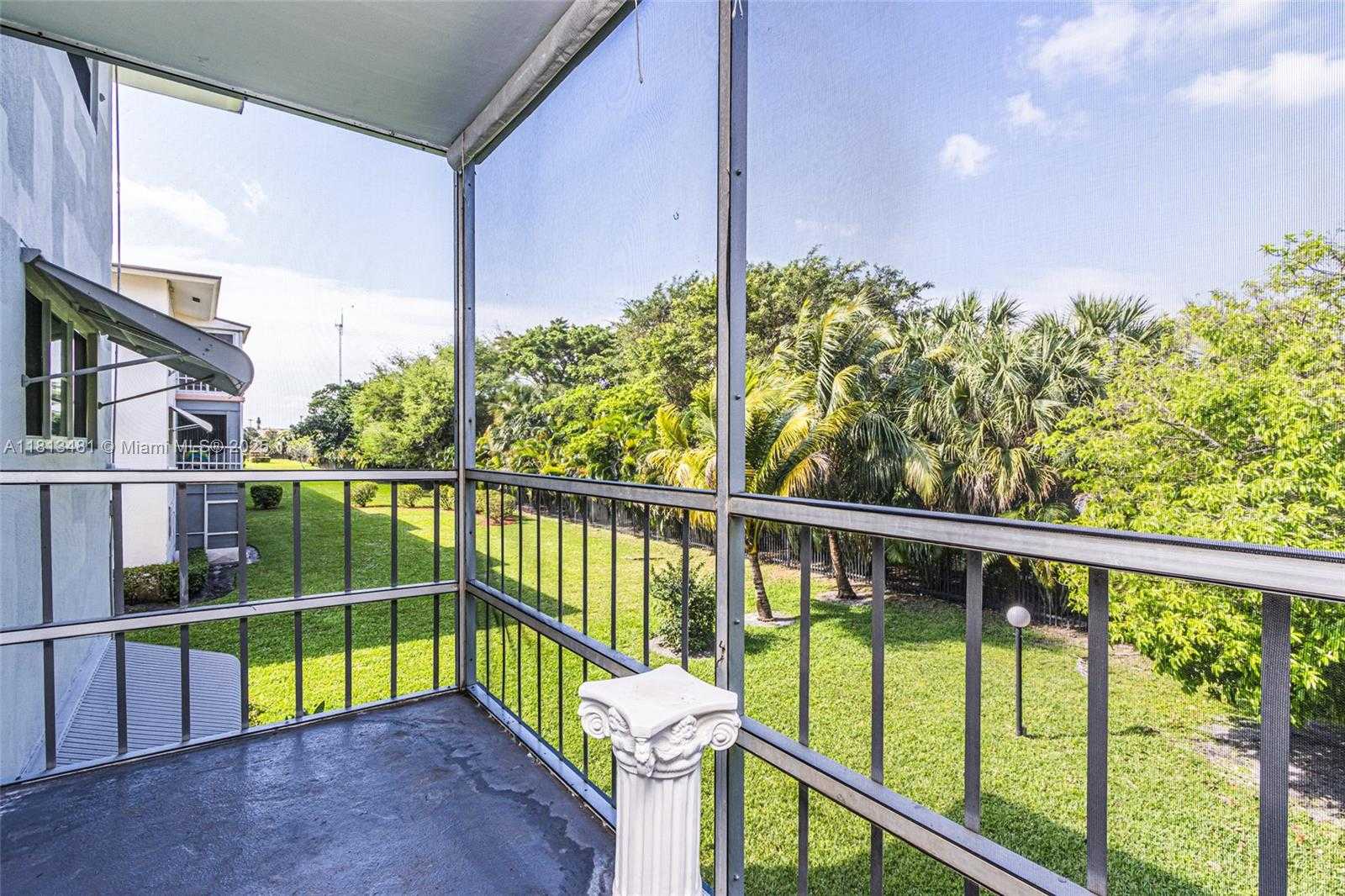 Small Image of 1000 HILLCREST CT #212, Hollywood Number 9