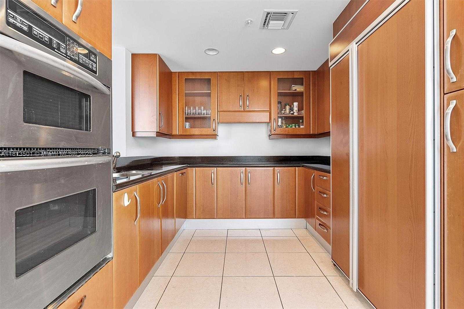 Small Image of 19400 TURNBERRY WAY #1131, Aventura Number 19