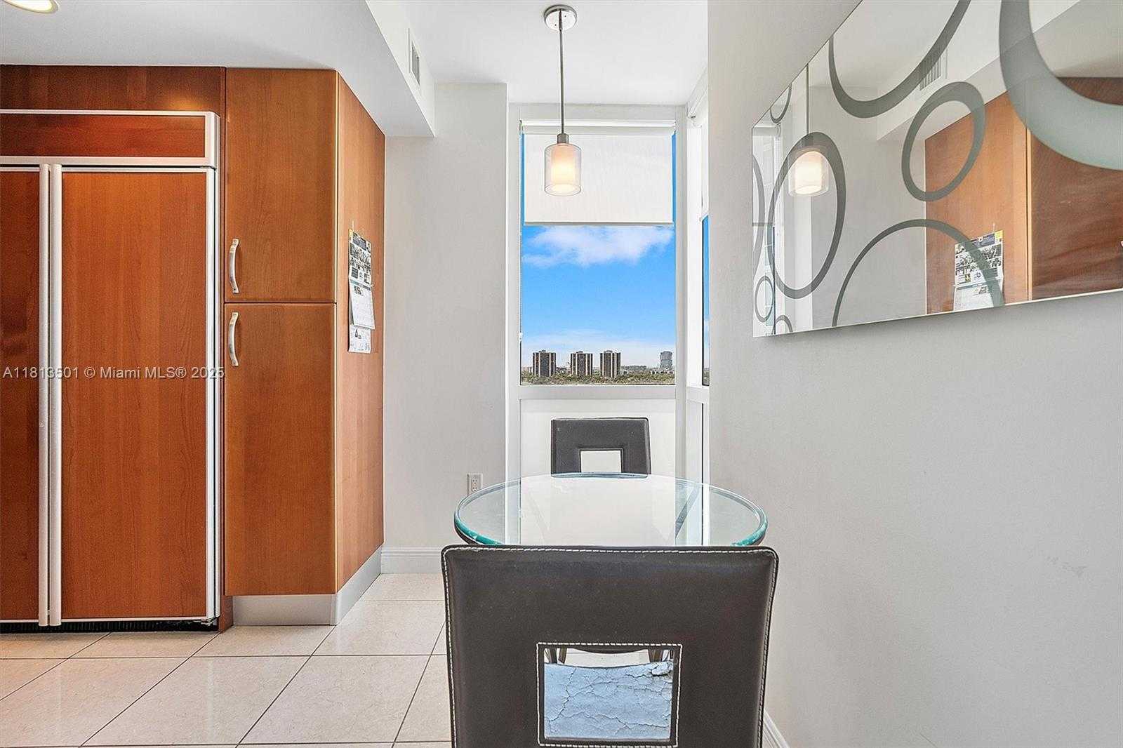 Small Image of 19400 TURNBERRY WAY #1131, Aventura Number 22