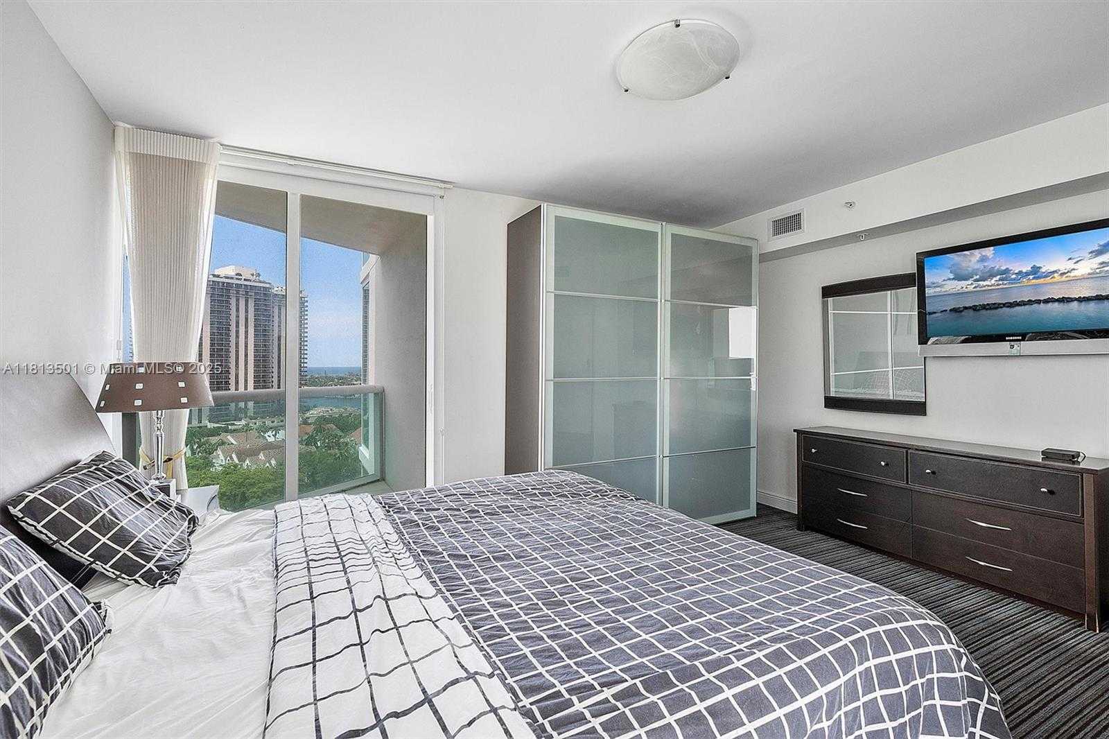 Small Image of 19400 TURNBERRY WAY #1131, Aventura Number 29