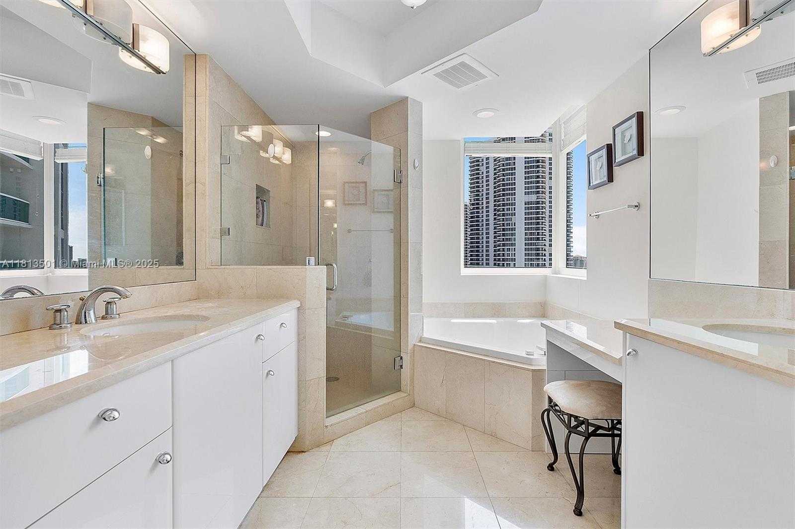 Small Image of 19400 TURNBERRY WAY #1131, Aventura Number 30