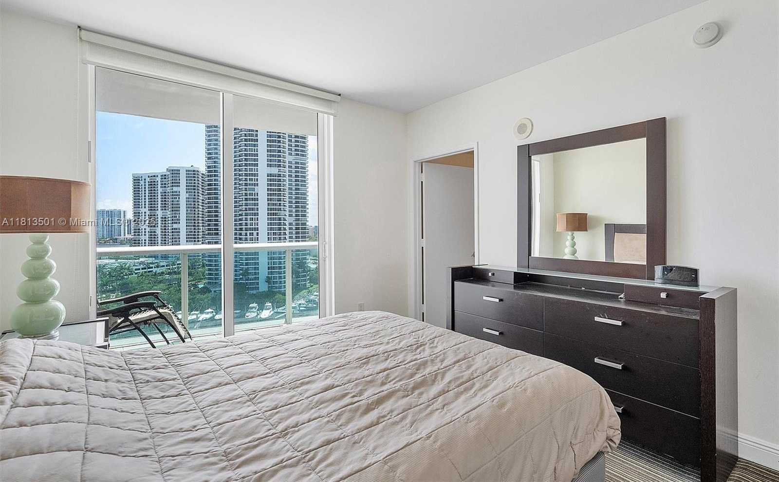 Small Image of 19400 TURNBERRY WAY #1131, Aventura Number 36