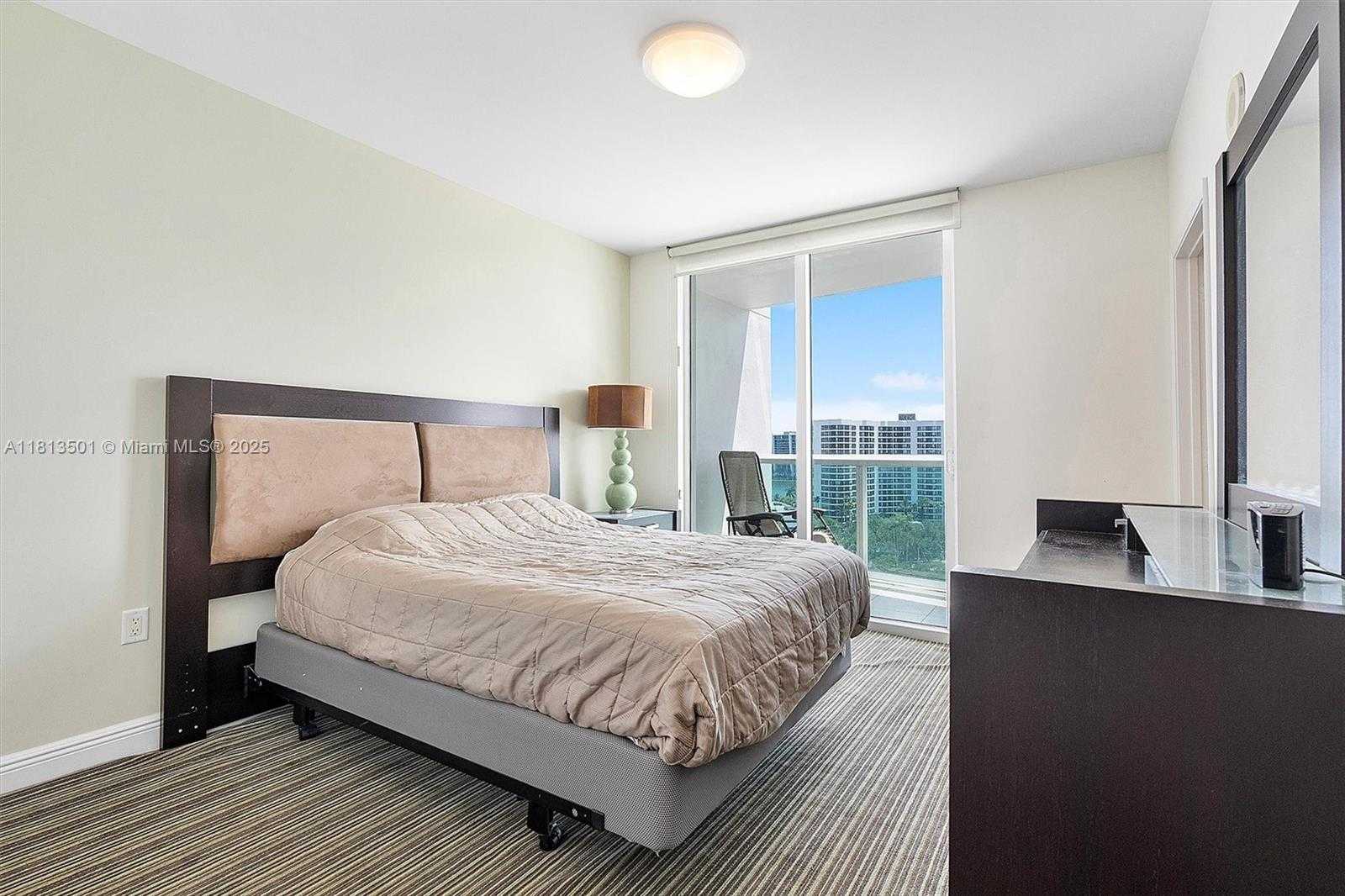 Small Image of 19400 TURNBERRY WAY #1131, Aventura Number 37