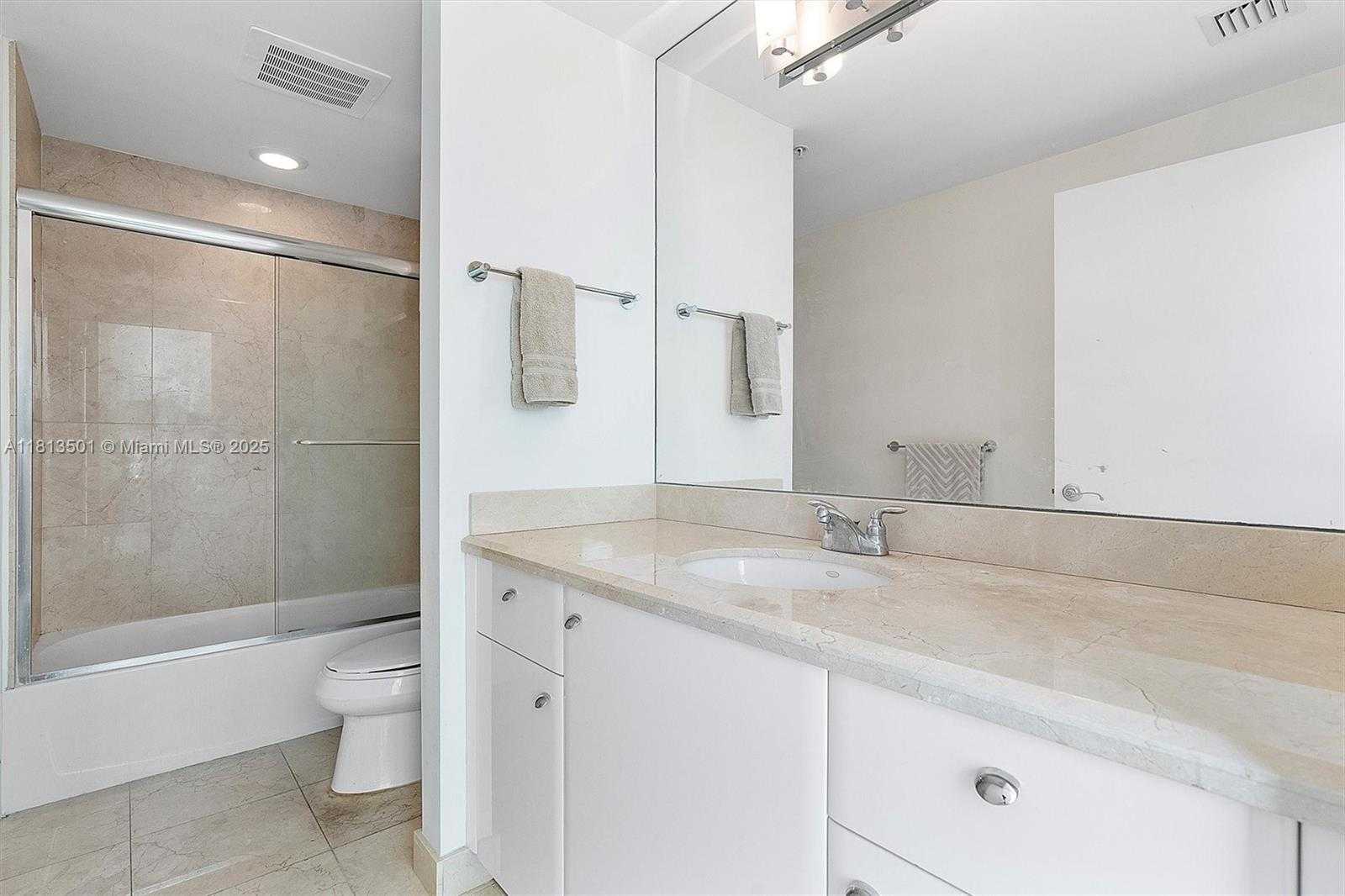 Small Image of 19400 TURNBERRY WAY #1131, Aventura Number 42