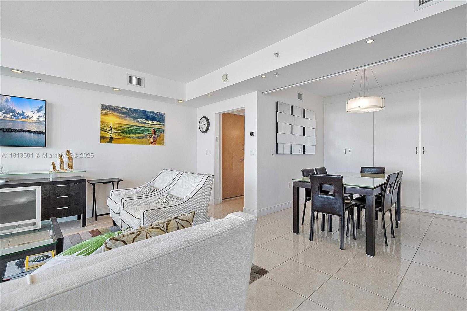 Small Image of 19400 TURNBERRY WAY #1131, Aventura Number 7
