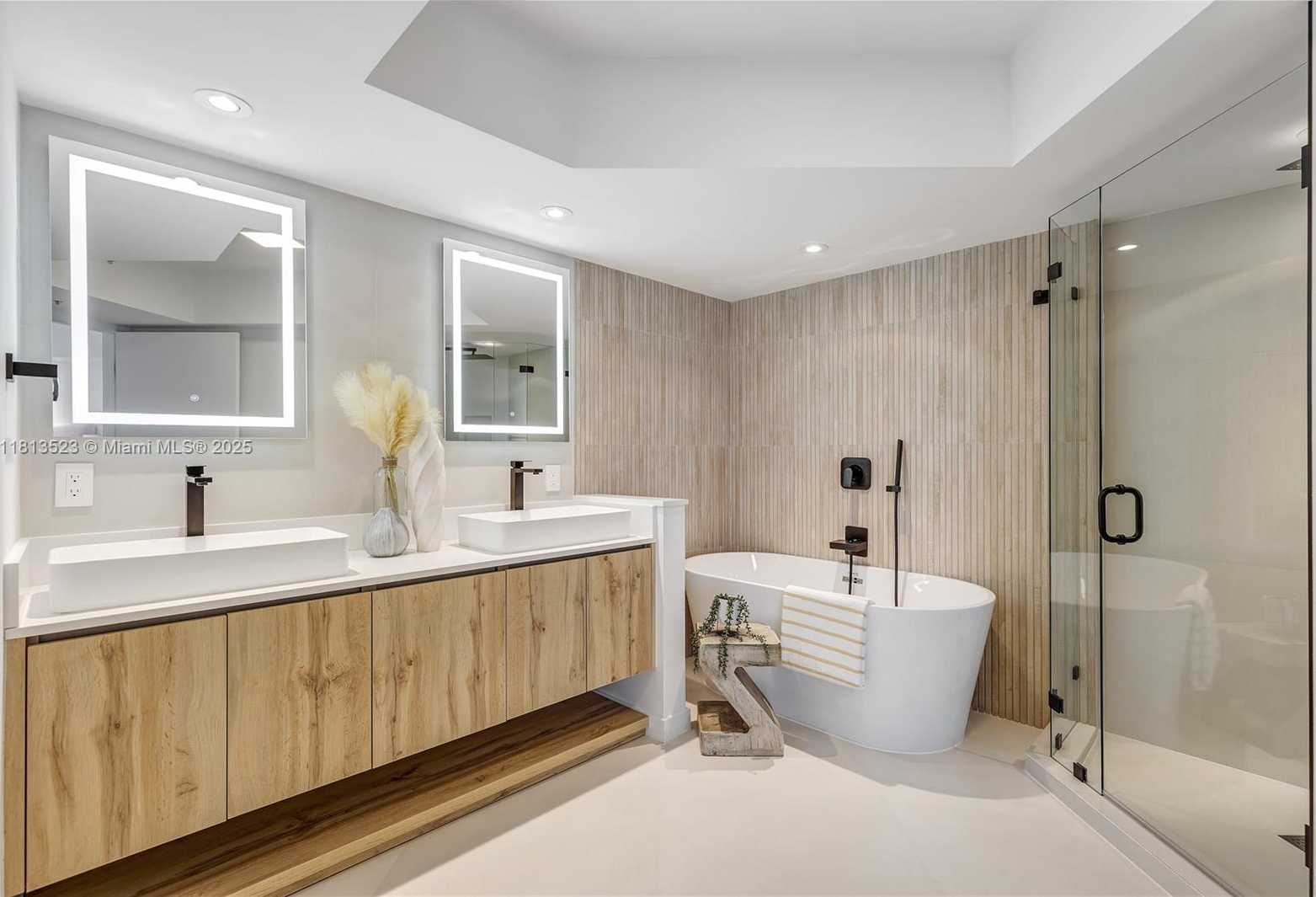 Small Image of 6301 COLLINS AVE #1405, Miami Beach Number 14