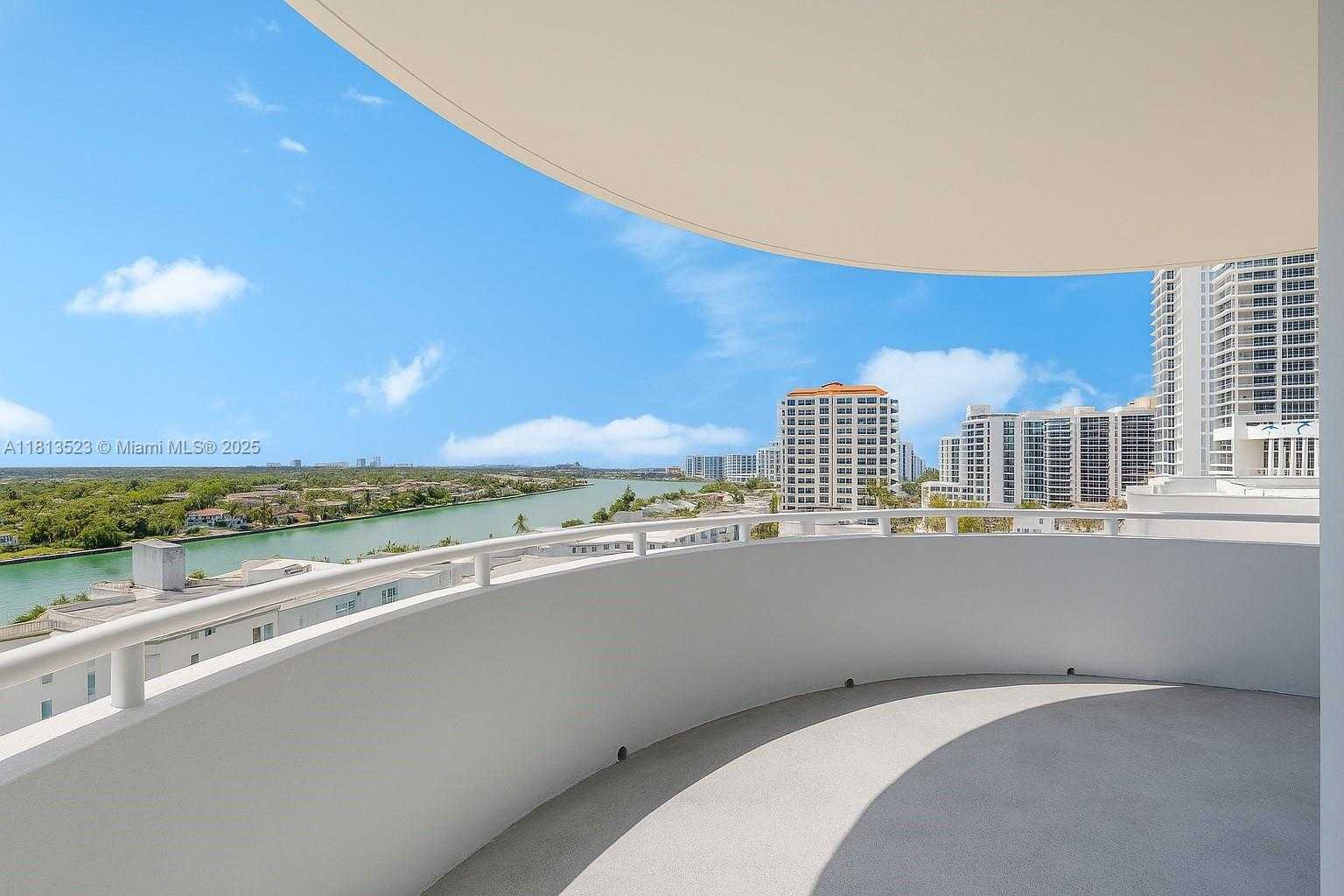 Small Image of 6301 COLLINS AVE #1405, Miami Beach Number 4