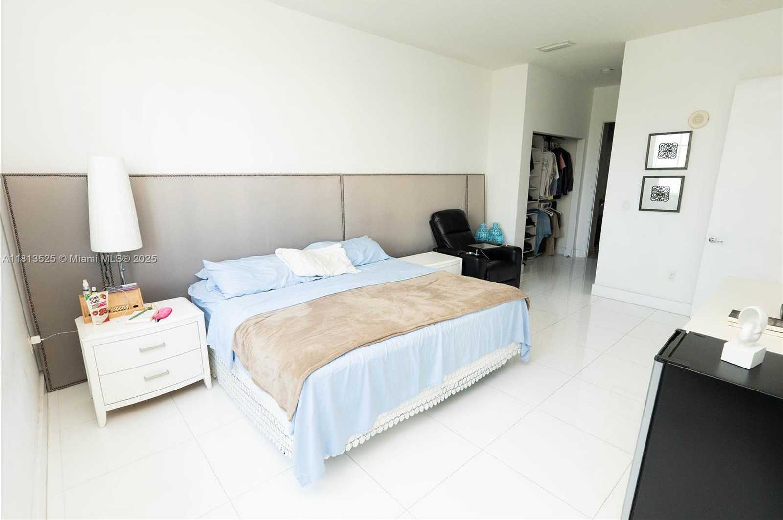 Small Image of 150 Sunny Isles Blvd, Sunny Isles Beach, FL 33160, USA Number 12