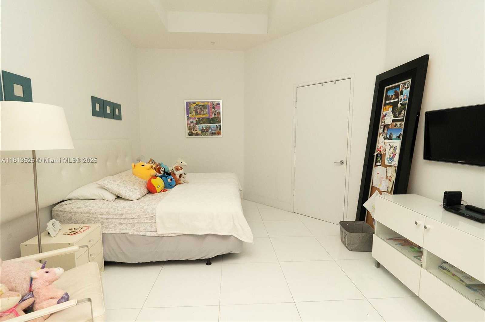 Small Image of 150 Sunny Isles Blvd, Sunny Isles Beach, FL 33160, USA Number 18