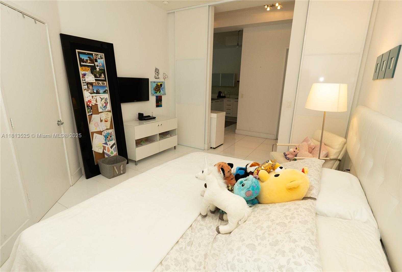 Small Image of 150 Sunny Isles Blvd, Sunny Isles Beach, FL 33160, USA Number 19
