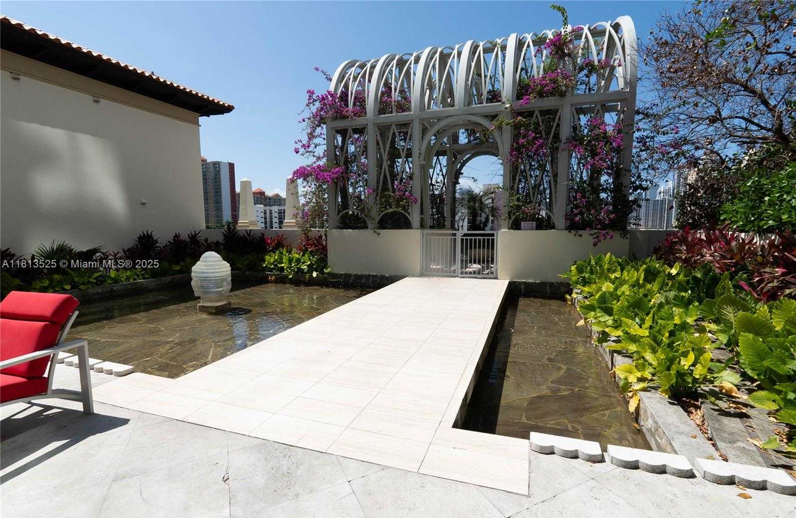 Small Image of 150 Sunny Isles Blvd, Sunny Isles Beach, FL 33160, USA Number 2