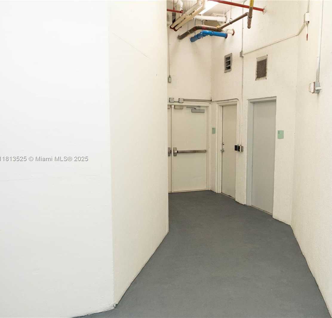 Small Image of 150 Sunny Isles Blvd, Sunny Isles Beach, FL 33160, USA Number 3