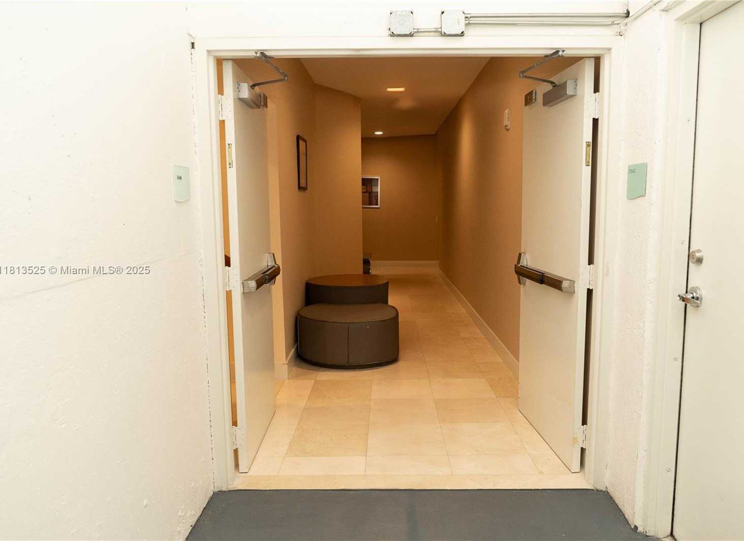 Small Image of 150 Sunny Isles Blvd, Sunny Isles Beach, FL 33160, USA Number 4