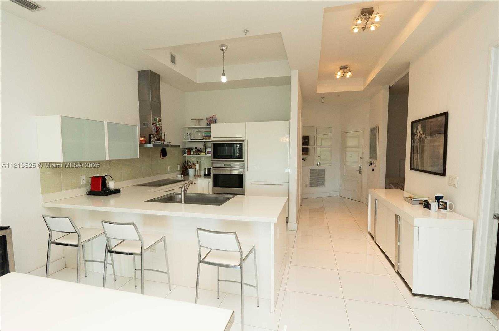 Small Image of 150 Sunny Isles Blvd, Sunny Isles Beach, FL 33160, USA Number 7