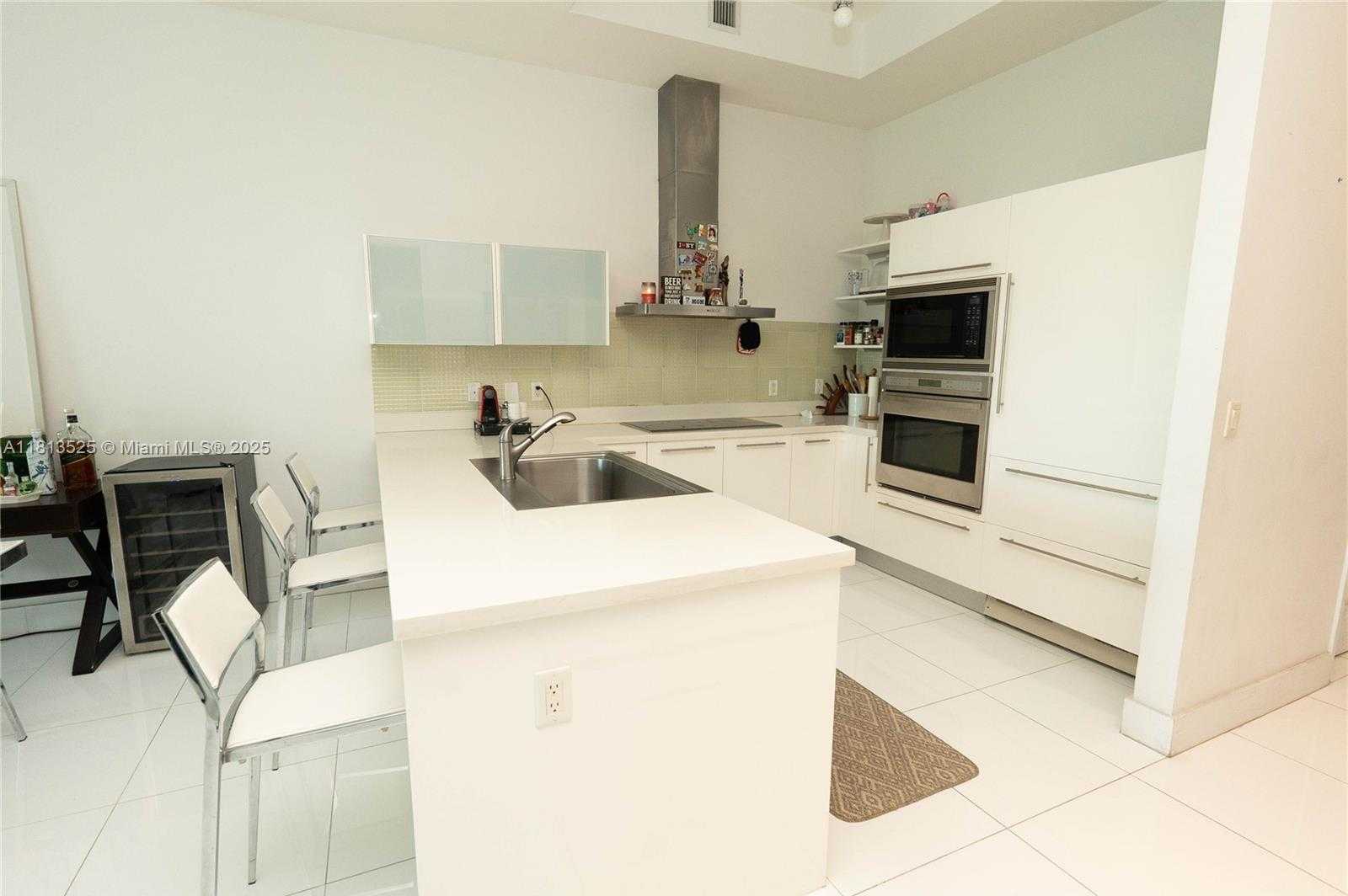 Small Image of 150 Sunny Isles Blvd, Sunny Isles Beach, FL 33160, USA Number 8