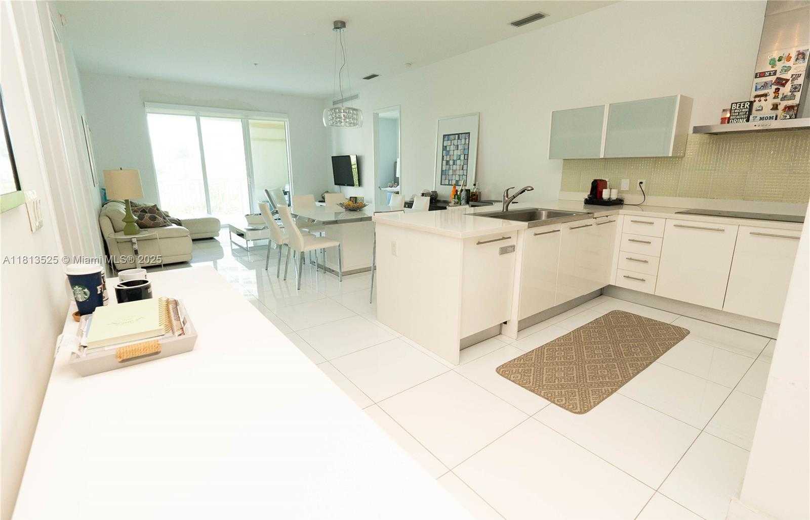 Small Image of 150 Sunny Isles Blvd, Sunny Isles Beach, FL 33160, USA Number 9