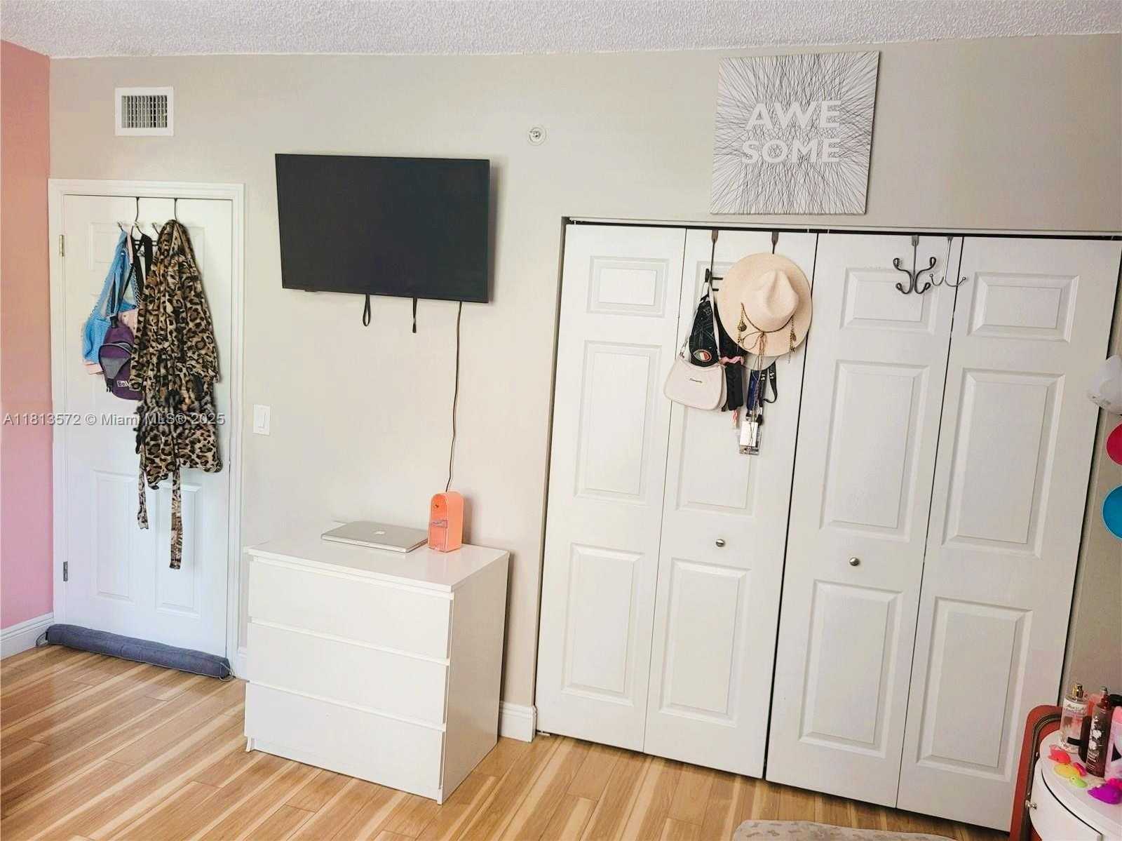 Small Image of 17125 NORTH BAY RD #3204, Sunny Isles Beach Number 10