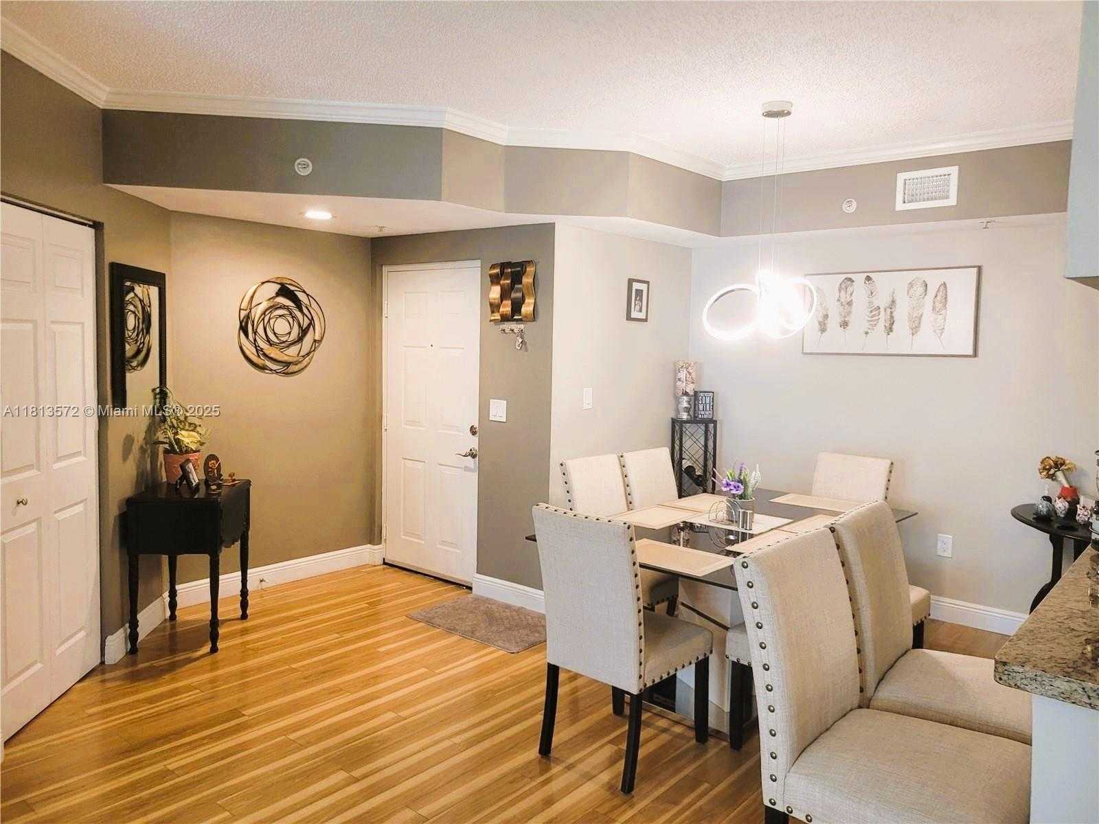 Small Image of 17125 NORTH BAY RD #3204, Sunny Isles Beach Number 4