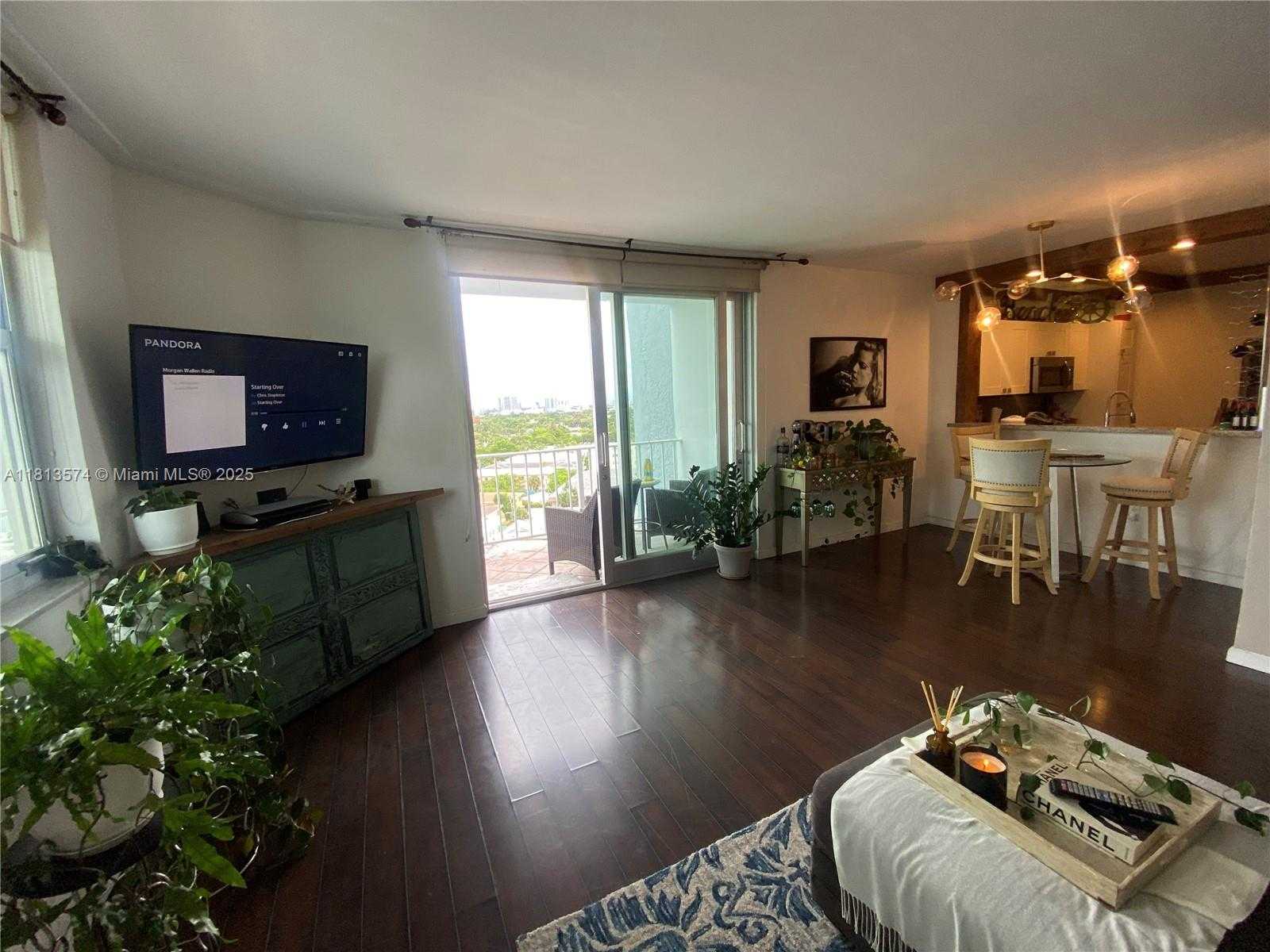 Small Image of 6900 BAY DR #10D, Miami Beach Number 4