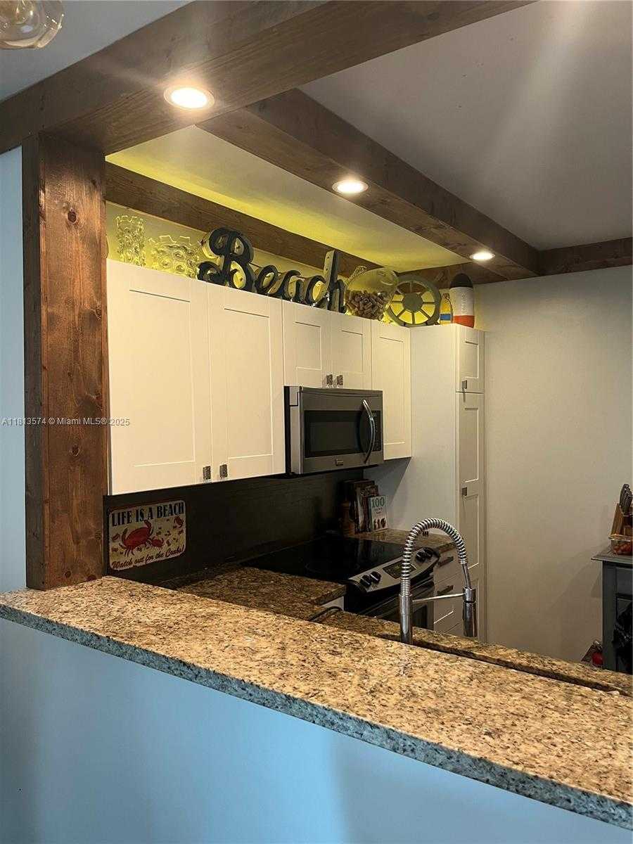 Small Image of 6900 BAY DR #10D, Miami Beach Number 8