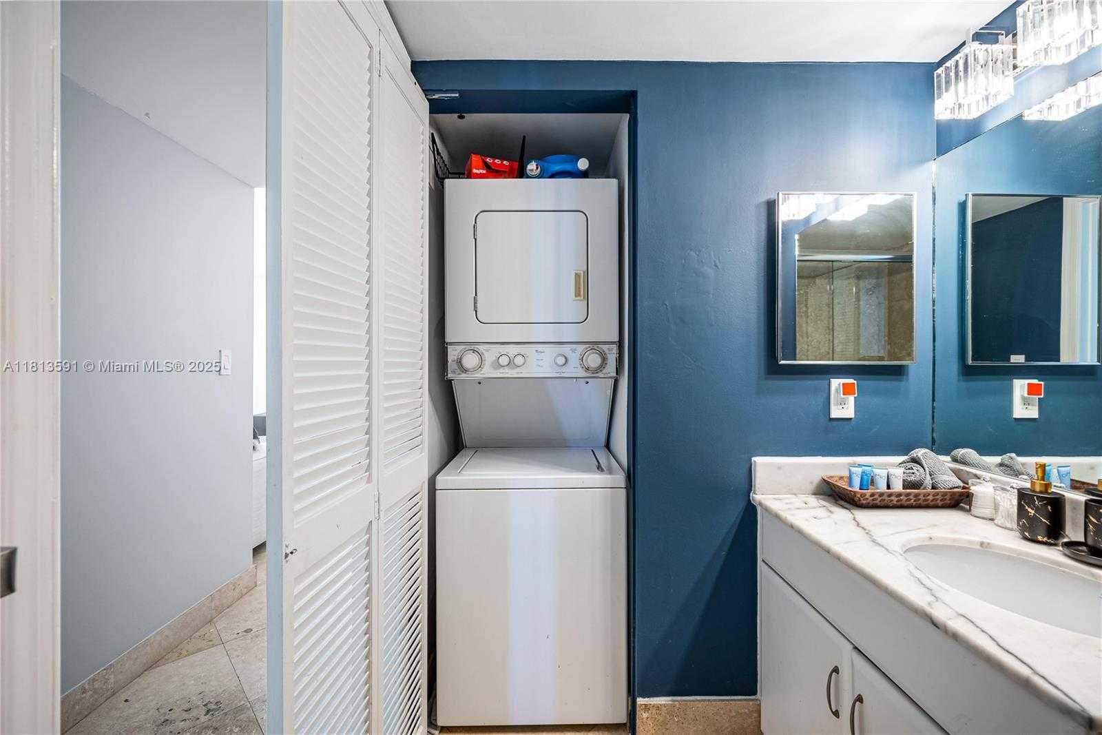 Small Image of 1200 BRICKELL BAY DR #3102, Miami Number 21