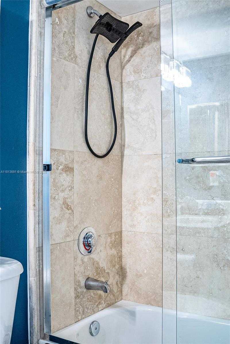 Small Image of 1200 BRICKELL BAY DR #3102, Miami Number 24