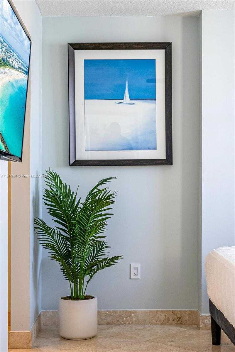 Small Image of 1200 BRICKELL BAY DR #3102, Miami Number 29