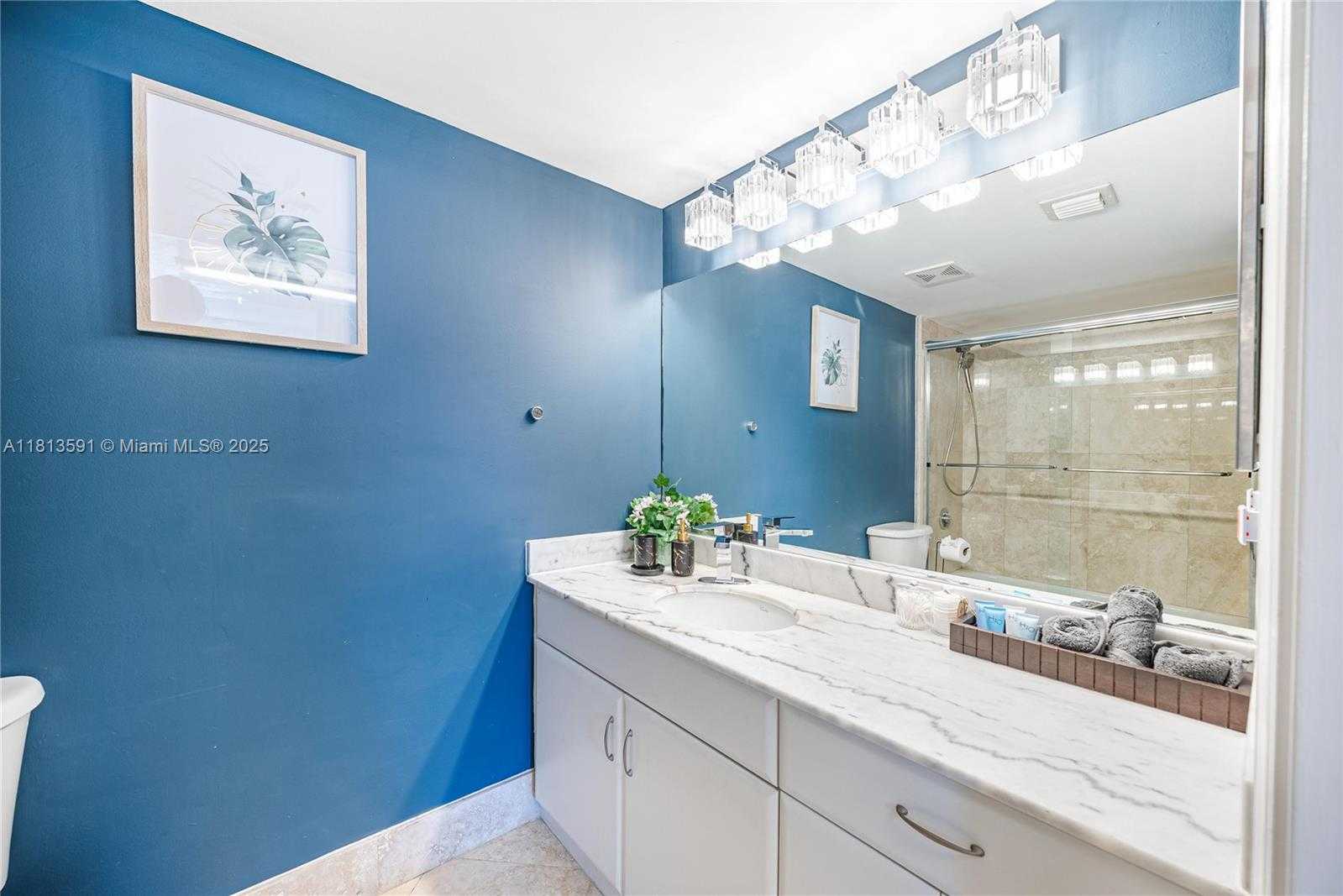 Small Image of 1200 BRICKELL BAY DR #3102, Miami Number 31