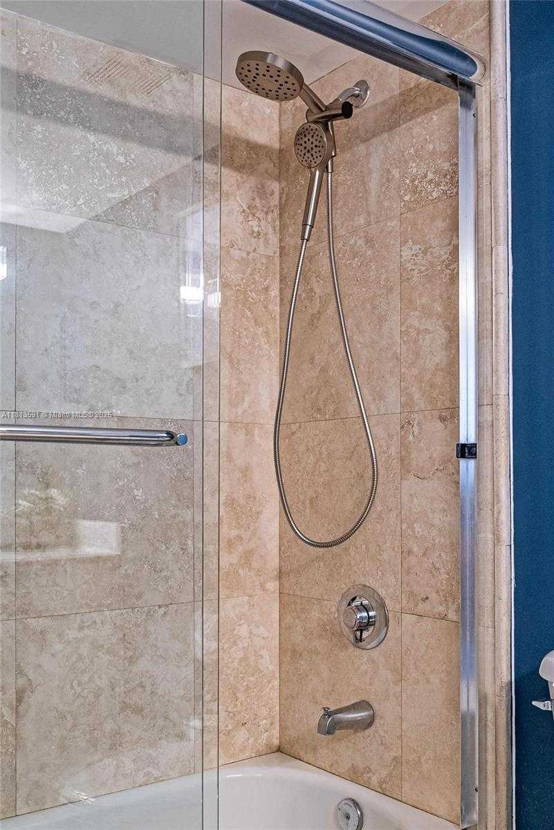 Small Image of 1200 BRICKELL BAY DR #3102, Miami Number 36