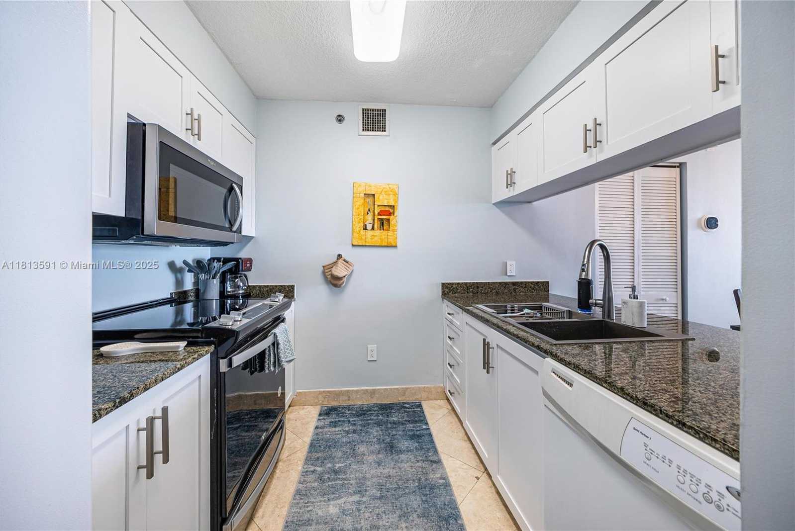 Small Image of 1200 BRICKELL BAY DR #3102, Miami Number 37