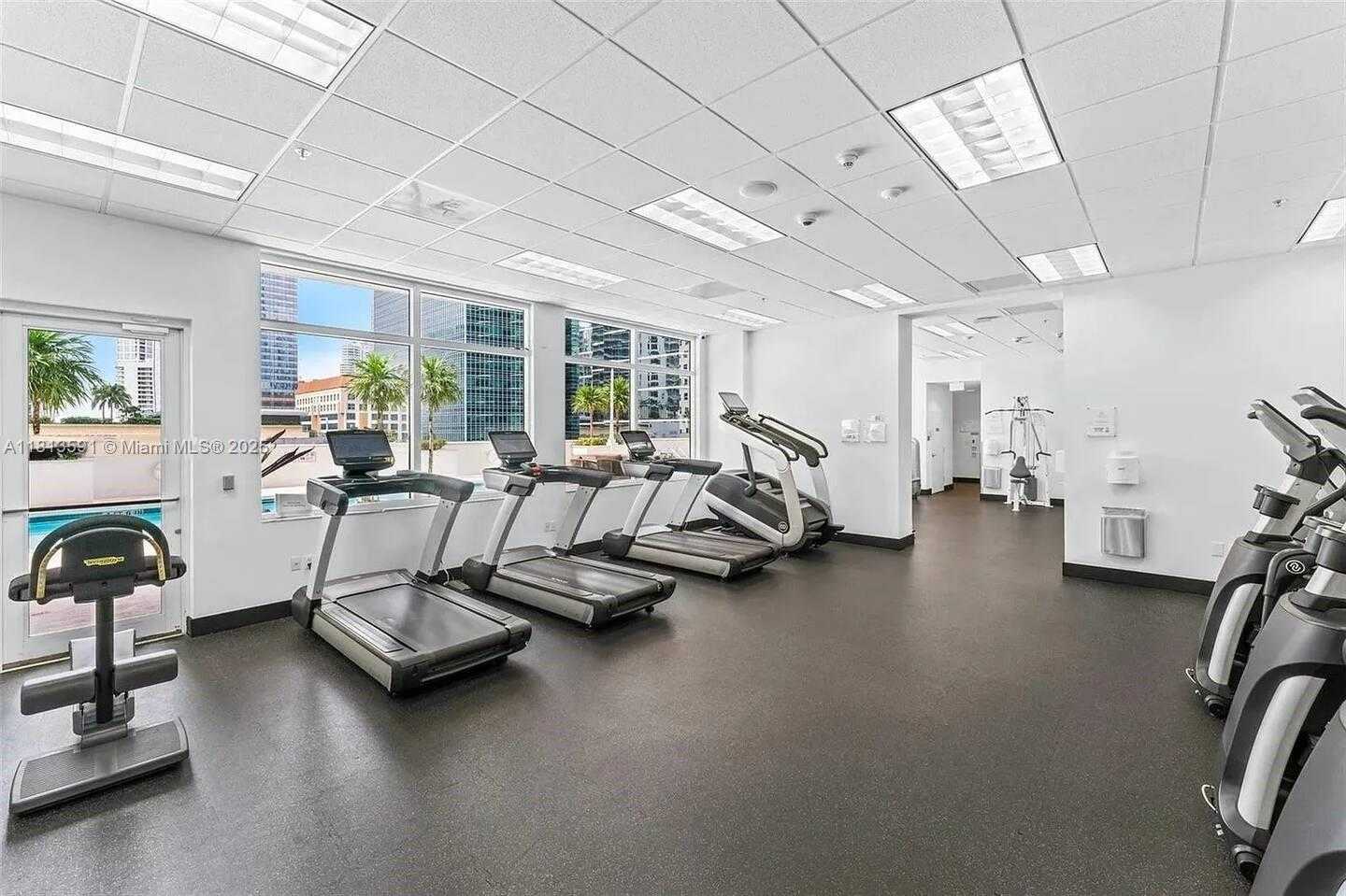 Small Image of 1200 BRICKELL BAY DR #3102, Miami Number 59