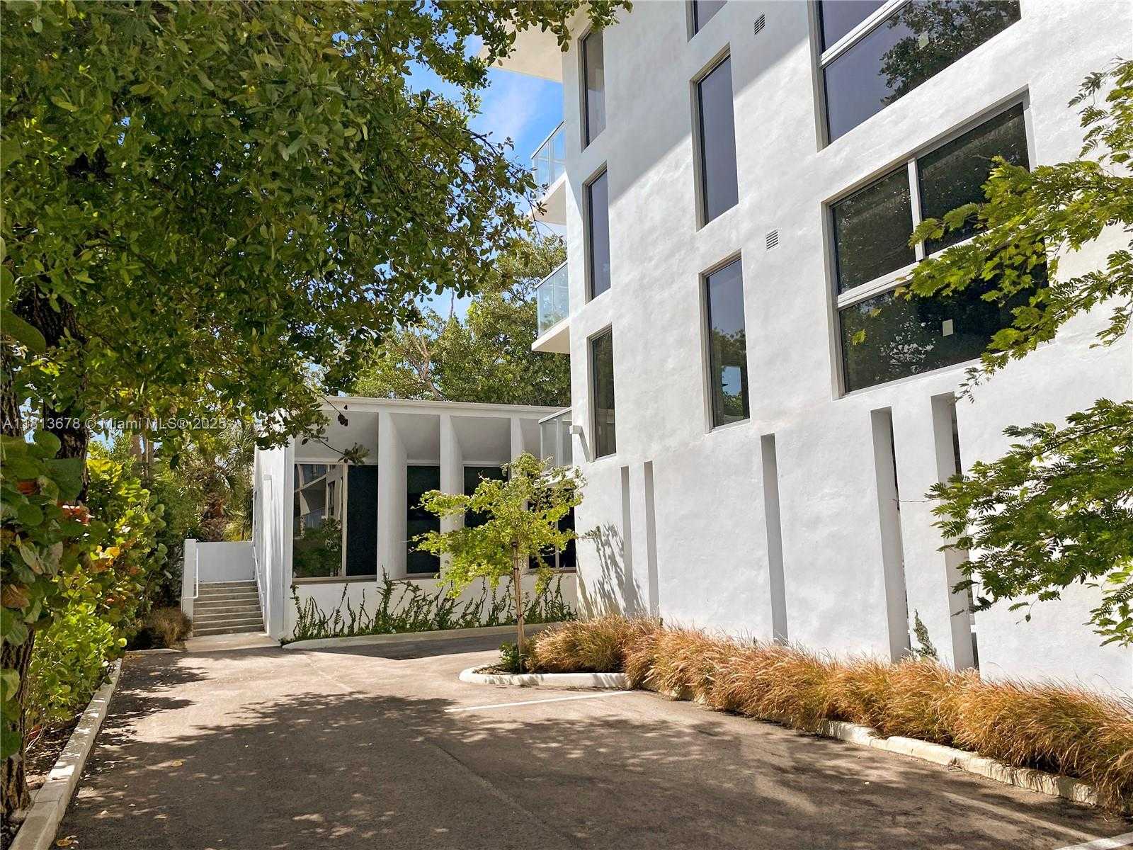 Small Image of 10250 COLLINS AVENUE #212, Bal Harbour Number 19