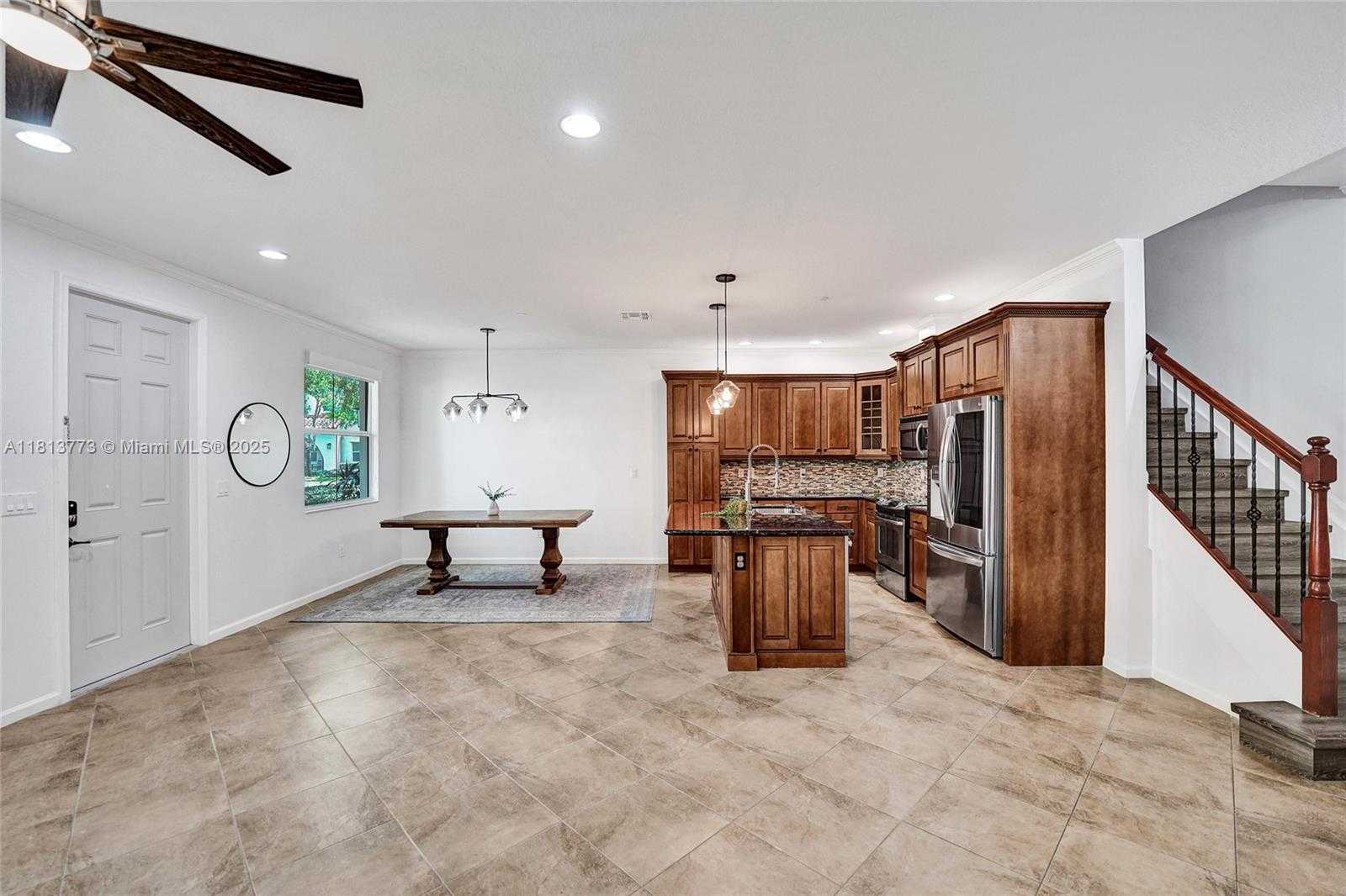 Small Image of 4284 Cascada Cir, Hollywood, FL 33024, USA Number 14