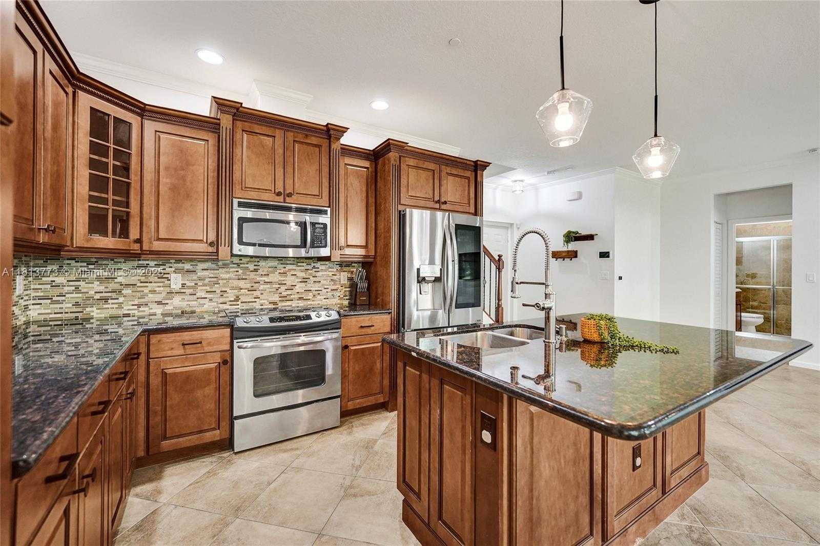 Small Image of 4284 Cascada Cir, Hollywood, FL 33024, USA Number 19