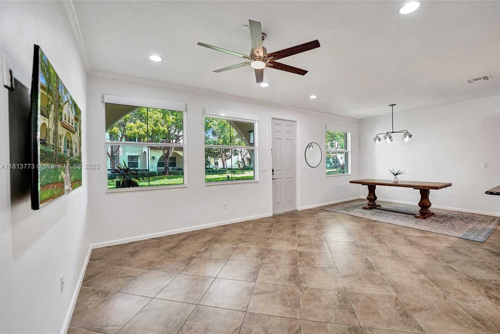 Small Image of 4284 Cascada Cir, Hollywood, FL 33024, USA Number 24